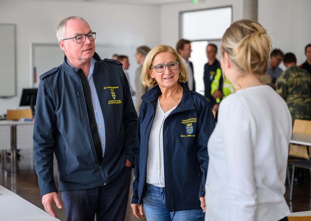 Rasche Hilfe für Betroffene – Landeshauptfrau Johanna Mikl-Leitner und LH-Stellvertreter Stephan Pernkopf freuen sich über heutigen Beschluss der Landesregierung (Bildquelle: NLK/Burchhart)