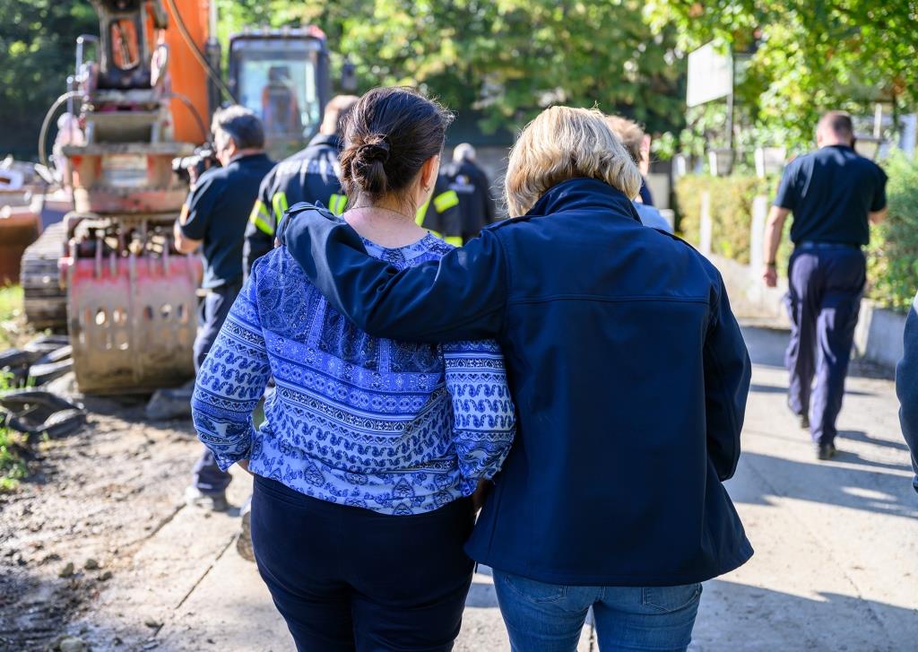 Die Hotline „Hilfe bei Hochwasser“ 02742/9005-12100 biete Informationen zu direkter, rascher, unbürokratischer Soforthilfe für Betroffene, so Landeshauptfrau Johanna Mikl-Leitner (Bildquelle: NLK/Burchhart)