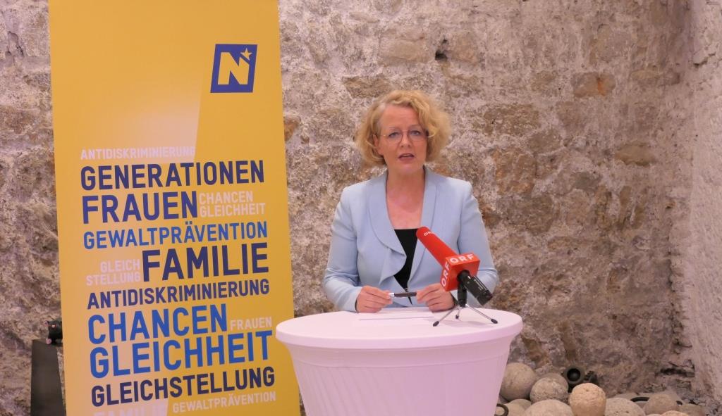 Landesrätin Christiane Teschl-Hofmeister infornierte über die wichtigsten Ergebnisse der Landesfrauenreferentinnen-Konferenz in Wiener Neustadt (Bildquelle: Thomas Resch)