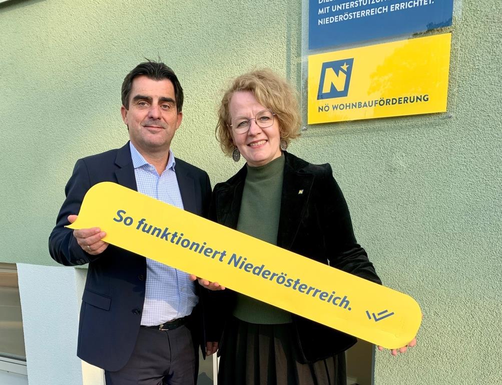 VPNÖ-Wohnbausprecher LAbg. Christian Gepp und Wohnbau-Landesrätin Christiane Teschl-Hofmeister freuen sich über die Förderung für gemeinnützige Wohnbauprojekte in Niederösterreich (Bildquelle: Elke Ecker)