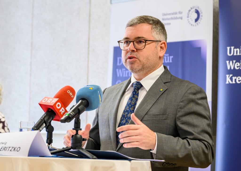 Landesrat Ludwig Schleritzko bei der Pressekonferenz zum Pilotprojekt Gesundheitsregion Waldviertel (Bildquelle: NLK/Burchhart)