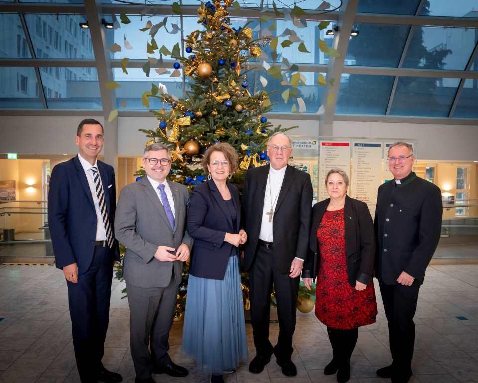 (v.l.n.r.): Bernhard Kadlec (Kaufmännischer Direktor UK St. Pölten), Landesrat Ludwig Schleritzko, Landesrätin Christiane Teschl-Hofmeister, Bischof Alois Schwarz, Superintendentialkuratorin Gisela Malekpour, Martin Hochedlinger (Leiter Krankenhausseelsorge UK St. Pölten) Bildquelle: Robert Herbst