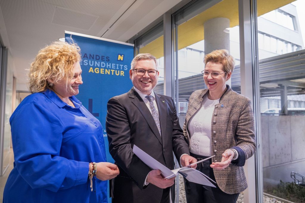 (v.l.n.r.): NÖ LGA Vorständin Mag. Dr. Elisabeth Bräutigam, Landesrat Ludwig Schleritzko und MBA, NÖ LGA Susanne Gröschel (Foto: NÖ LGA / Daniela Matejschek)