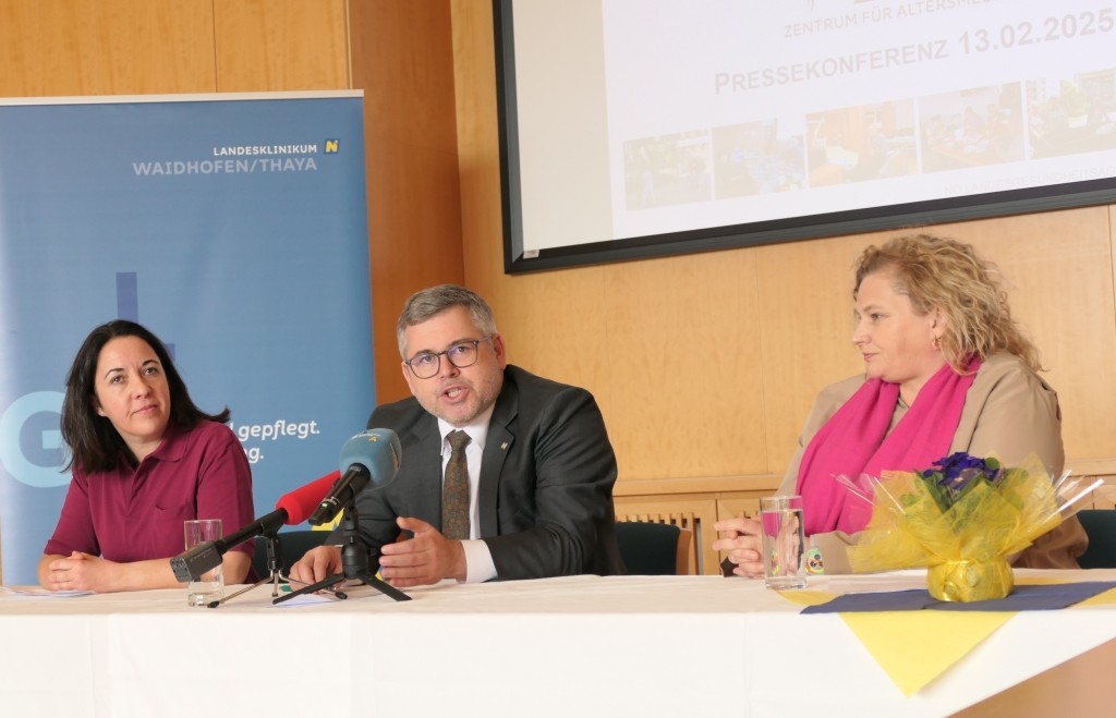 (v.l.n.r.): OÄ Dr. Elke Maurer, Landesrat Ludwig Schleritzko und NÖ LGA Vorständin Elisabeth Bräutigam bei der Pressekonferenz im Landesklinikum Waidhofen an der Thaya Foto: Thomas Resch