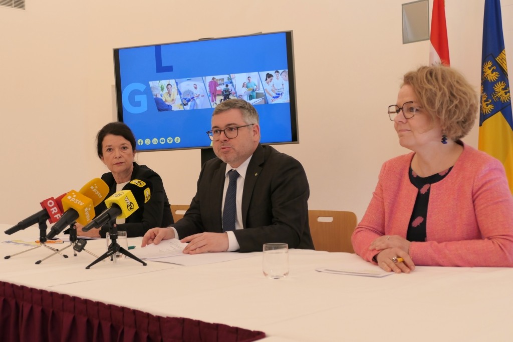 (v.l.n.r.): NÖ LGA-Aufsichtsratsvorsitzende Susanne Höllinger, Landesrat Ludwig Schleritzko und Landesrätin Christiane Teschl-Hofmeister bei der Präsentation des neuen Vorstandsteam (Foto: Thomas Resch)