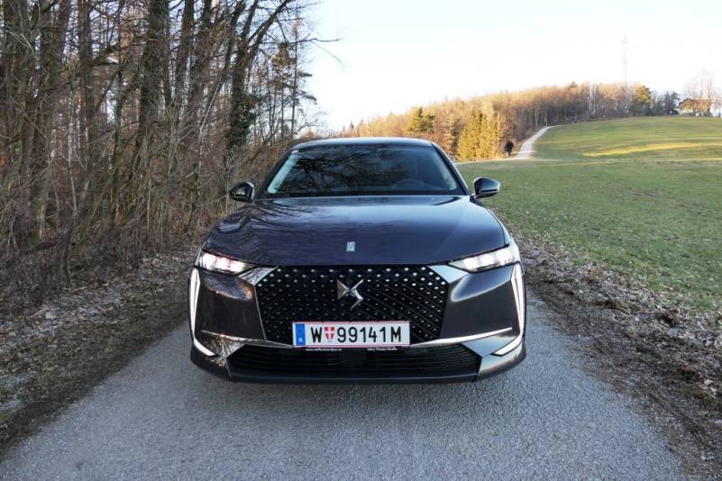 Der DS 4 E-TENSE 225 Plug-In-Hybrid in der Sonderedition "Antoine de Saint Exupéry" im Guten Tag Österreich Autotest Foto: Thomas Resch