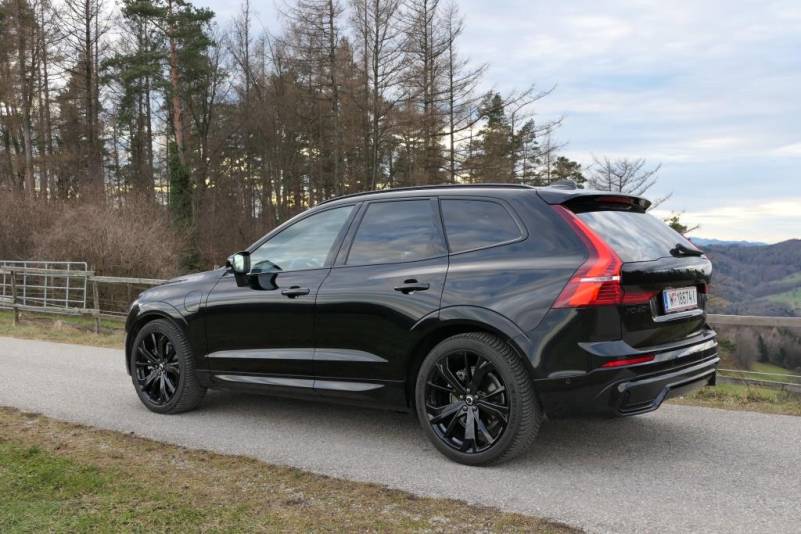 Der Volvo XC60 T6 AWD Plug-in Hybrid Modelljahr 2024 – Black Edition im Guten Tag Österreich Autotest (Bildquelle: Thomas Resch)