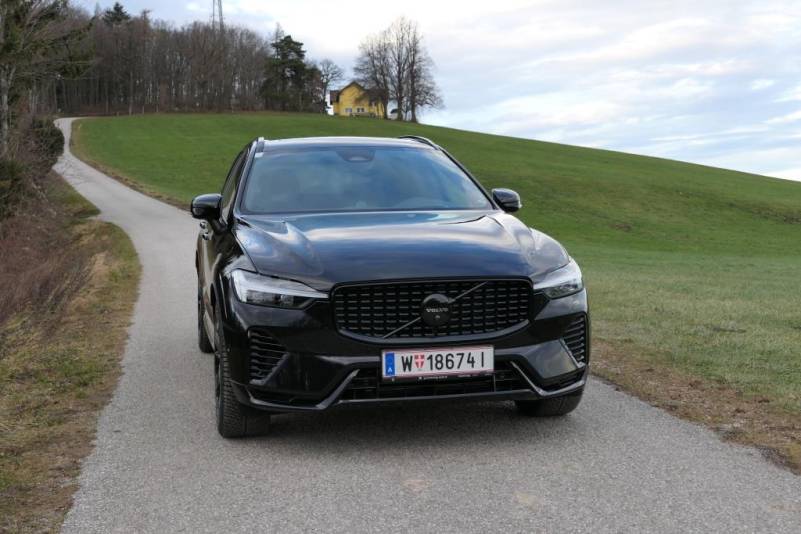 Der Volvo XC60 T6 AWD Plug-in Hybrid Modelljahr 2024 – Black Edition im Guten Tag Österreich Autotest (Bildquelle: Thomas Resch)