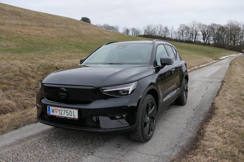 Der Volvo EX40 Single Motor Extended Range in der Black Edition im Guten Tag Österreich Autotest (Bildquelle: Thomas Resch)